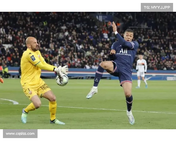 法甲新赛季两名球员表现亮眼 巴黎科巴尔与斯特拉斯堡帕尼切利各进三球